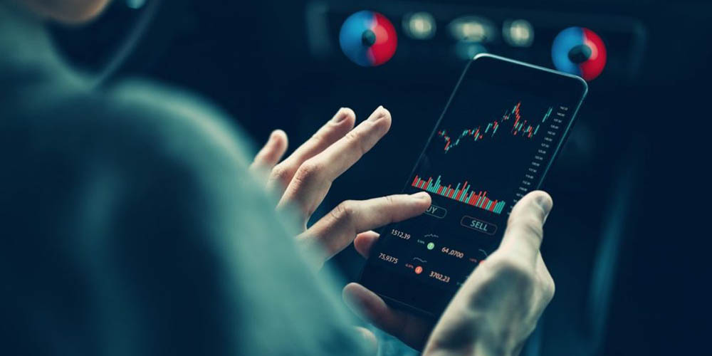 مزایا و معایب ترید با گوشی